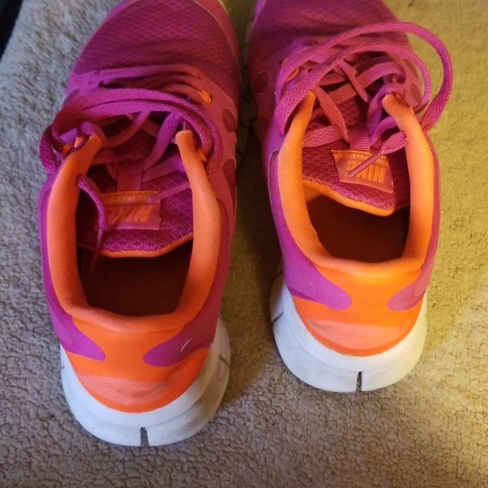 Shoes - Picture 4 of 6